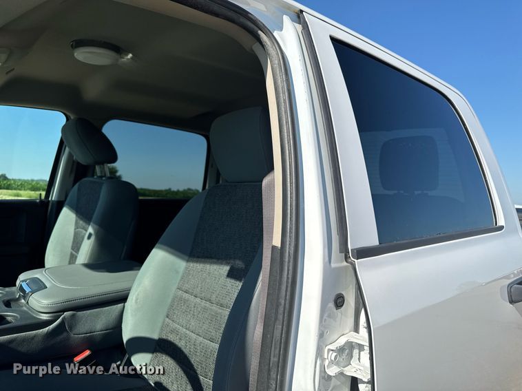 image for item EM2093 2019 Dodge Ram 1500 Crew Cab pickup truck