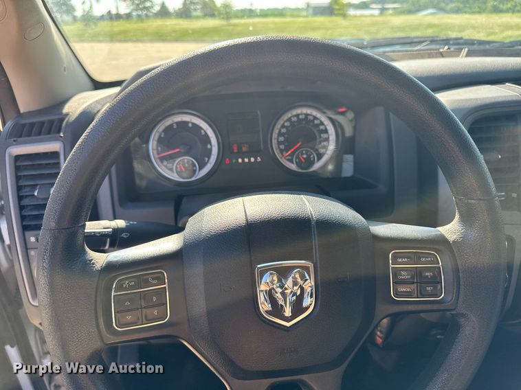 image for item EM2093 2019 Dodge Ram 1500 Crew Cab pickup truck