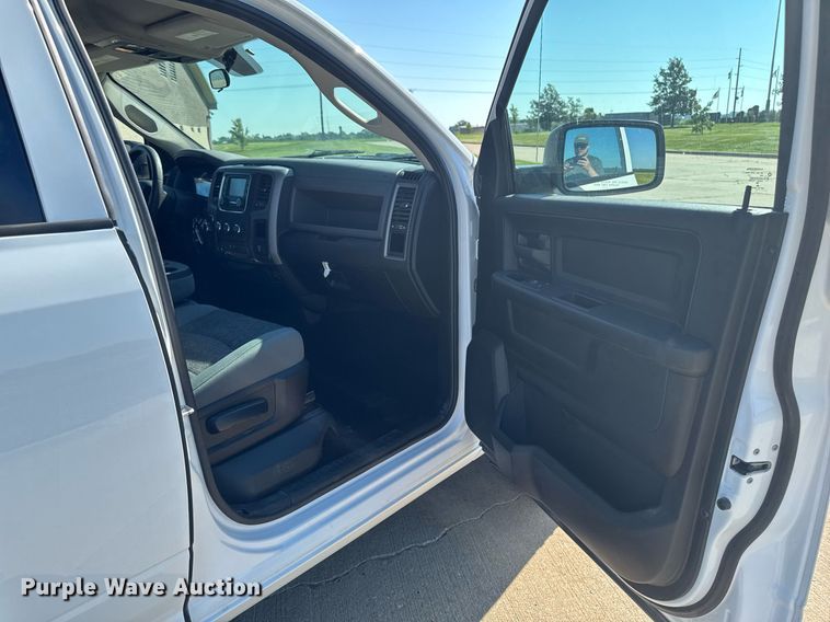 image for item EM2093 2019 Dodge Ram 1500 Crew Cab pickup truck