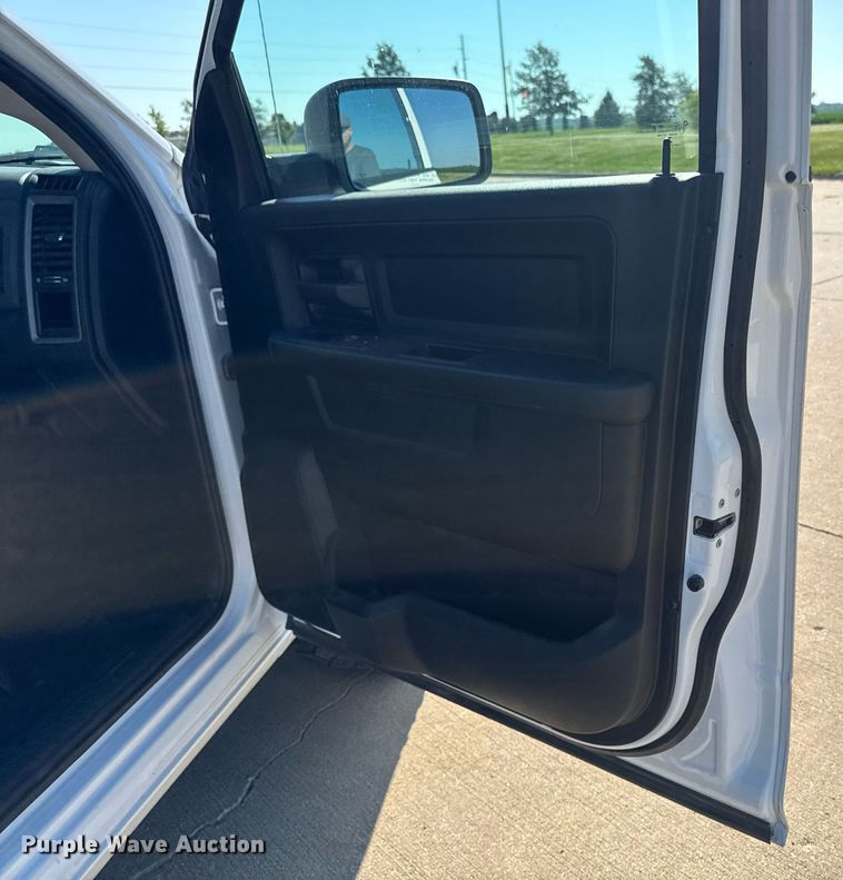 image for item EM2093 2019 Dodge Ram 1500 Crew Cab pickup truck