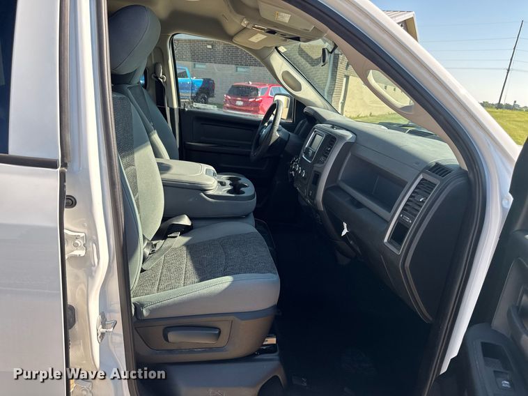 image for item EM2093 2019 Dodge Ram 1500 Crew Cab pickup truck