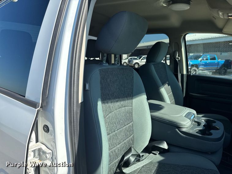 image for item EM2093 2019 Dodge Ram 1500 Crew Cab pickup truck