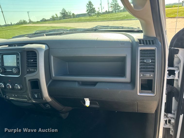 image for item EM2093 2019 Dodge Ram 1500 Crew Cab pickup truck