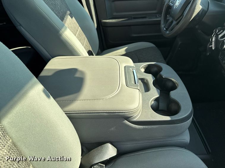 image for item EM2093 2019 Dodge Ram 1500 Crew Cab pickup truck