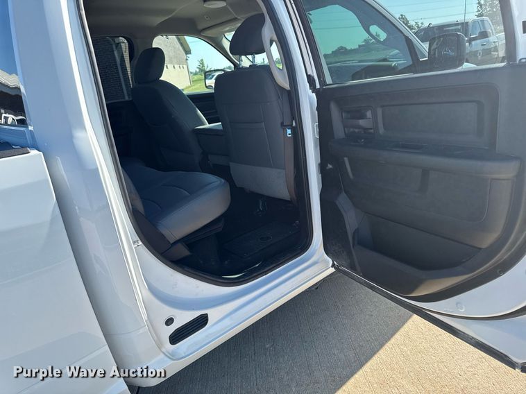 image for item EM2093 2019 Dodge Ram 1500 Crew Cab pickup truck