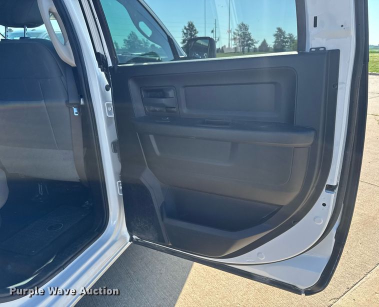 image for item EM2093 2019 Dodge Ram 1500 Crew Cab pickup truck