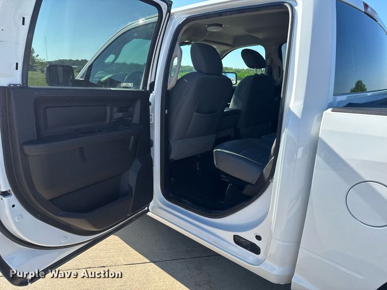 image for item EM2093 2019 Dodge Ram 1500 Crew Cab pickup truck