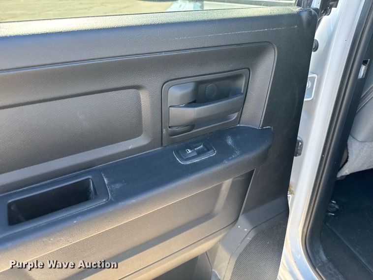 image for item EM2093 2019 Dodge Ram 1500 Crew Cab pickup truck