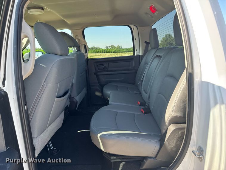 image for item EM2093 2019 Dodge Ram 1500 Crew Cab pickup truck