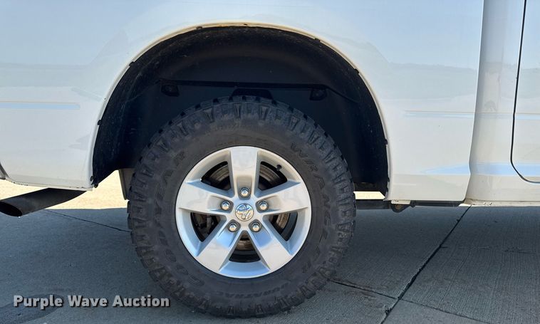 image for item EM2093 2019 Dodge Ram 1500 Crew Cab pickup truck