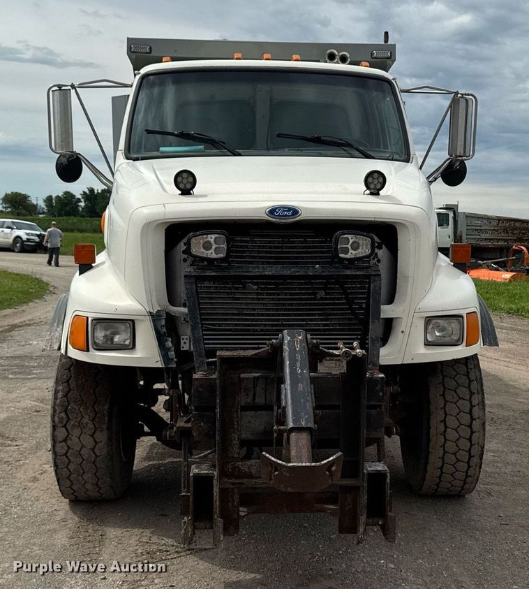 image for item EM2096 1997 Ford LT9513 dump truck