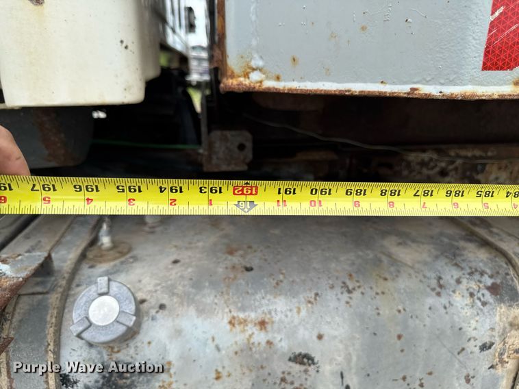 image for item EM2096 1997 Ford LT9513 dump truck