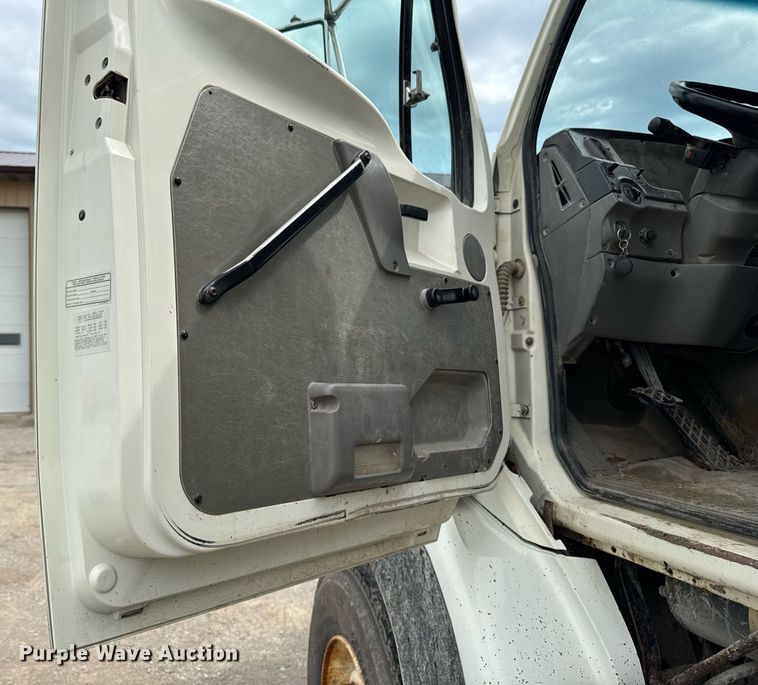 image for item EM2096 1997 Ford LT9513 dump truck