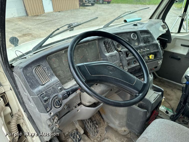 image for item EM2096 1997 Ford LT9513 dump truck