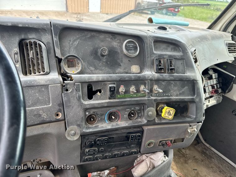 image for item EM2096 1997 Ford LT9513 dump truck