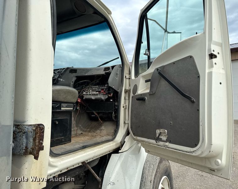 image for item EM2096 1997 Ford LT9513 dump truck