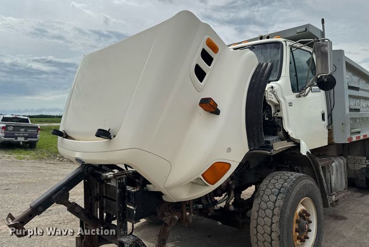 image for item EM2096 1997 Ford LT9513 dump truck