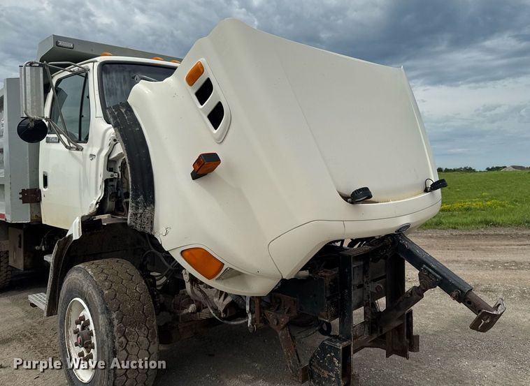 image for item EM2096 1997 Ford LT9513 dump truck