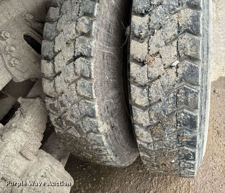 image for item EM2096 1997 Ford LT9513 dump truck