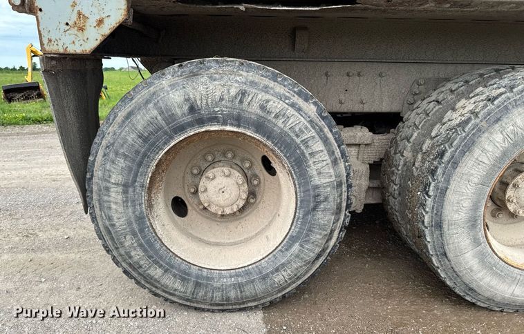 image for item EM2096 1997 Ford LT9513 dump truck