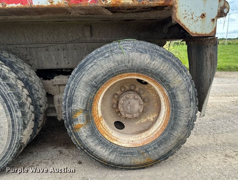 image for item EM2096 1997 Ford LT9513 dump truck