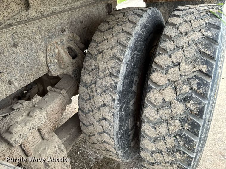 image for item EM2096 1997 Ford LT9513 dump truck