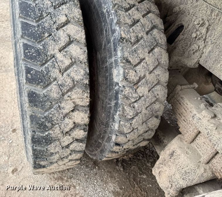 image for item EM2096 1997 Ford LT9513 dump truck