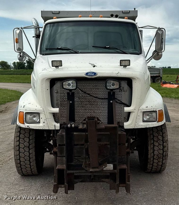 image for item EM2097 1997 Ford LT9513 dump truck