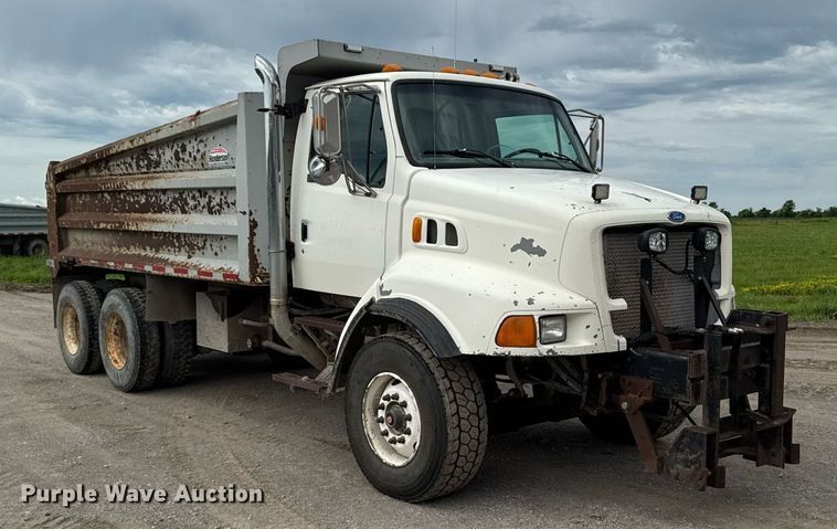 image for item EM2097 1997 Ford LT9513 dump truck