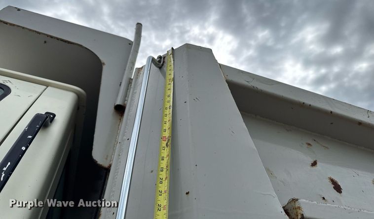 image for item EM2097 1997 Ford LT9513 dump truck