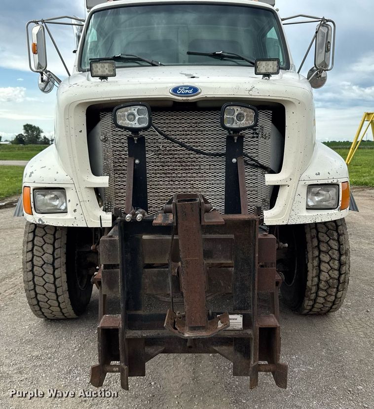 image for item EM2097 1997 Ford LT9513 dump truck