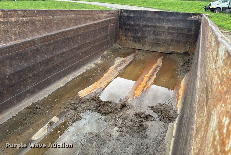 image for item EM2097 1997 Ford LT9513 dump truck