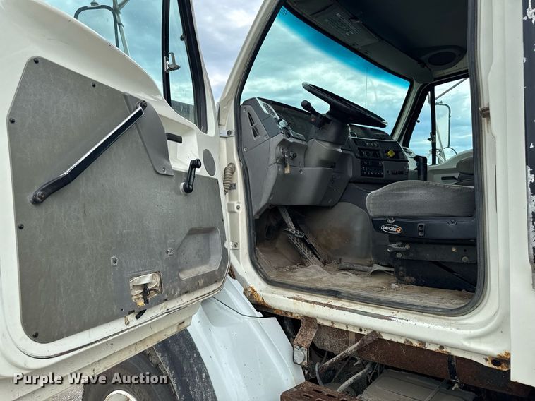 image for item EM2097 1997 Ford LT9513 dump truck