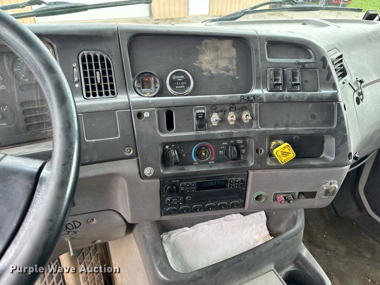 image for item EM2097 1997 Ford LT9513 dump truck