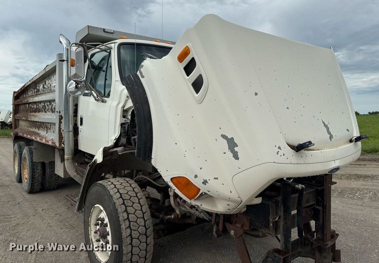 image for item EM2097 1997 Ford LT9513 dump truck