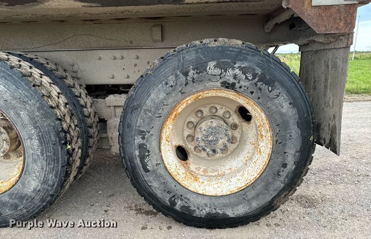 image for item EM2097 1997 Ford LT9513 dump truck