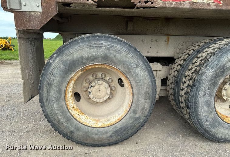 image for item EM2097 1997 Ford LT9513 dump truck