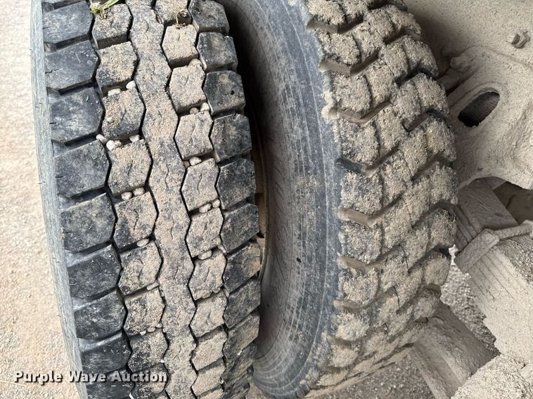 image for item EM2097 1997 Ford LT9513 dump truck