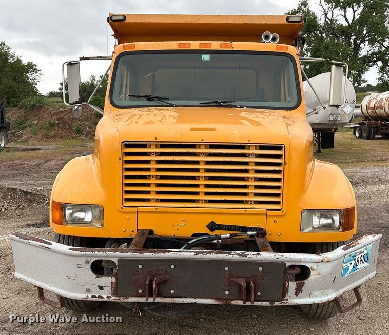 image for item EM2559 1996 International 4900 dump truck