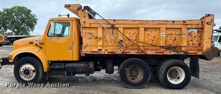 image for item EM2559 1996 International 4900 dump truck