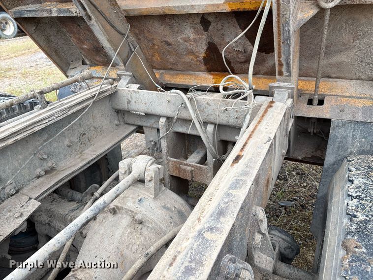 image for item EM2559 1996 International 4900 dump truck