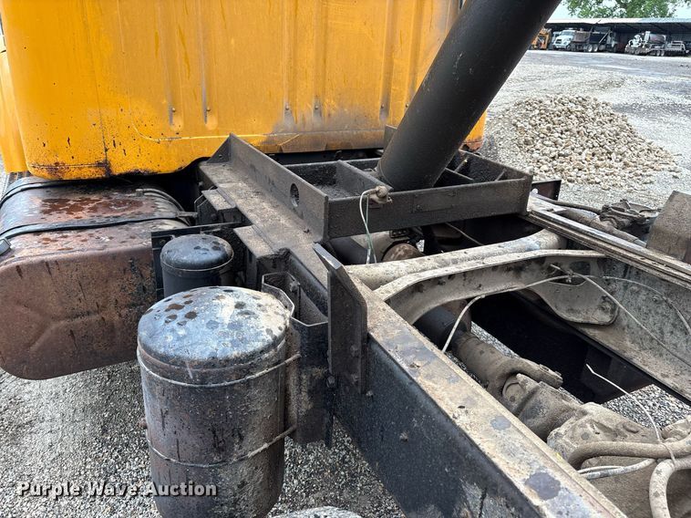 image for item EM2559 1996 International 4900 dump truck