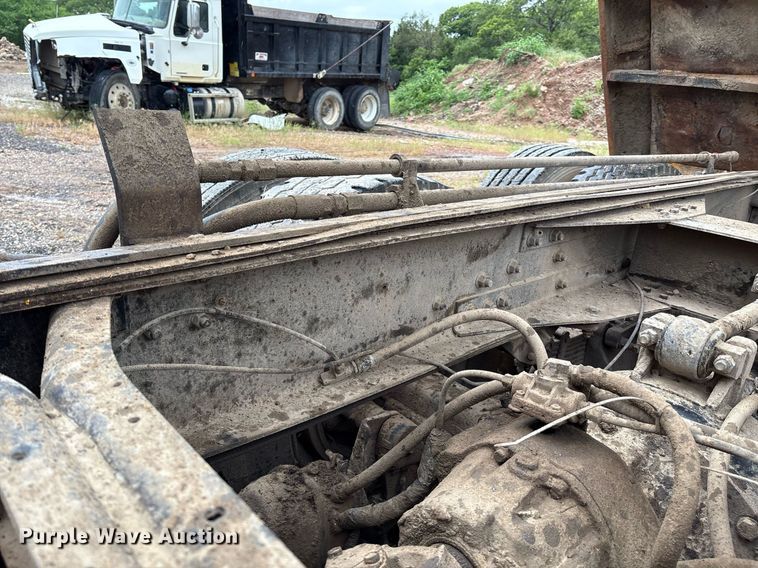 image for item EM2559 1996 International 4900 dump truck