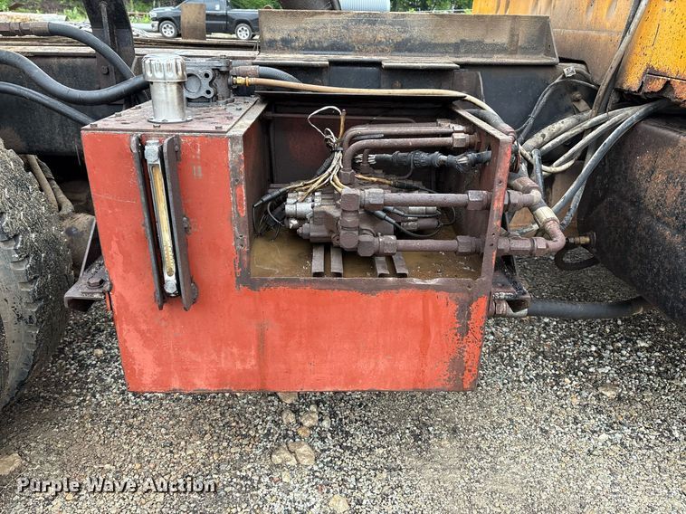 image for item EM2559 1996 International 4900 dump truck