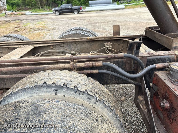 image for item EM2559 1996 International 4900 dump truck