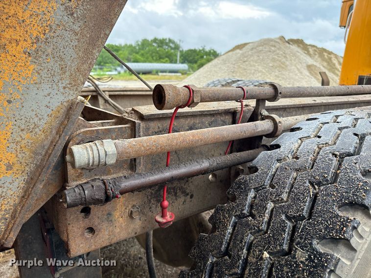 image for item EM2559 1996 International 4900 dump truck