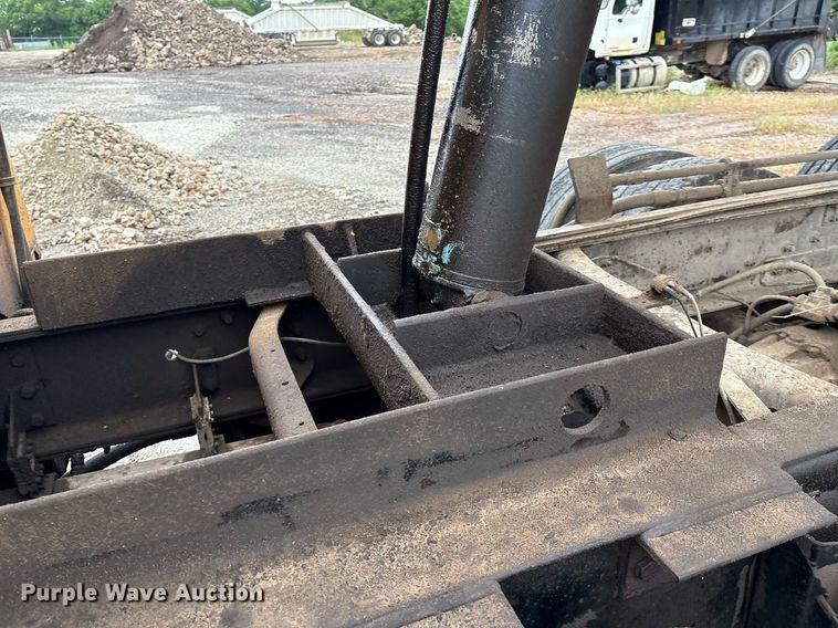 image for item EM2559 1996 International 4900 dump truck