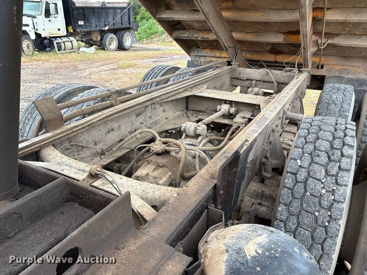 image for item EM2559 1996 International 4900 dump truck