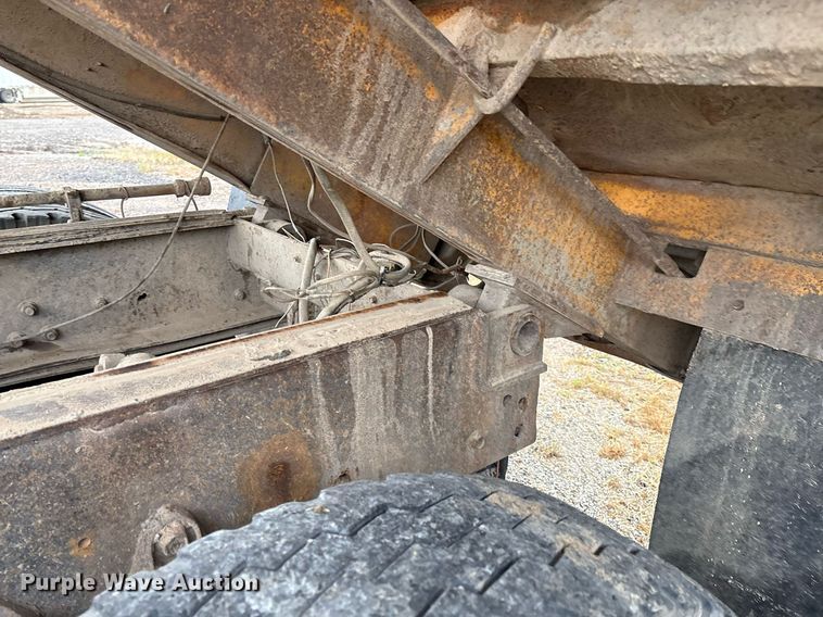 image for item EM2559 1996 International 4900 dump truck