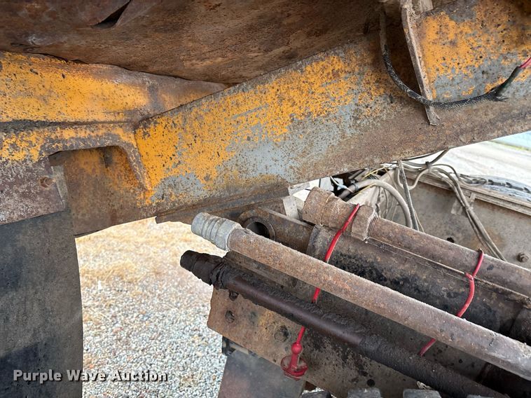 image for item EM2559 1996 International 4900 dump truck